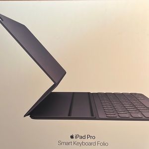 Apple iPad Smart Keyboard Folio.